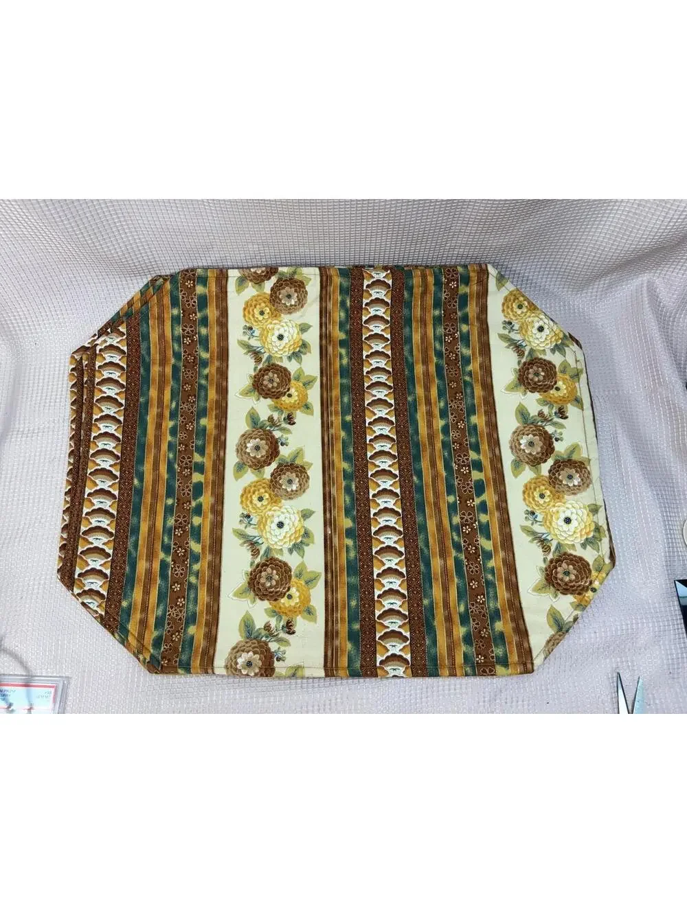 95 - Set of 4 !!  Vintage quilted fabric placemat  featuring a floral design